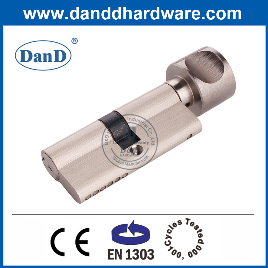 钥匙并转动气缸