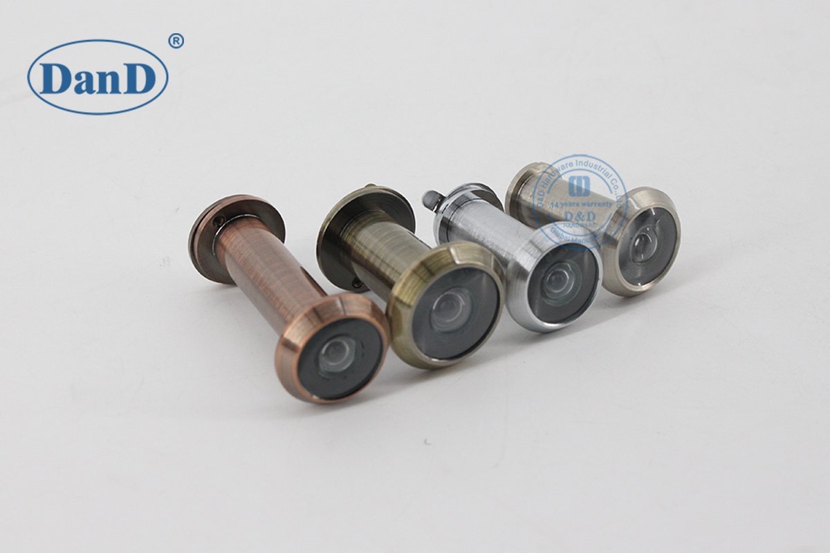 带有大景色窥视孔查看器的外门